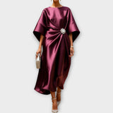 Saténové Šaty S Plisovaným Detalem A Třpytivým Akcentem