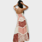 Dlouhé Šaty S Romantickými Detaily A Vzdušným Střihem