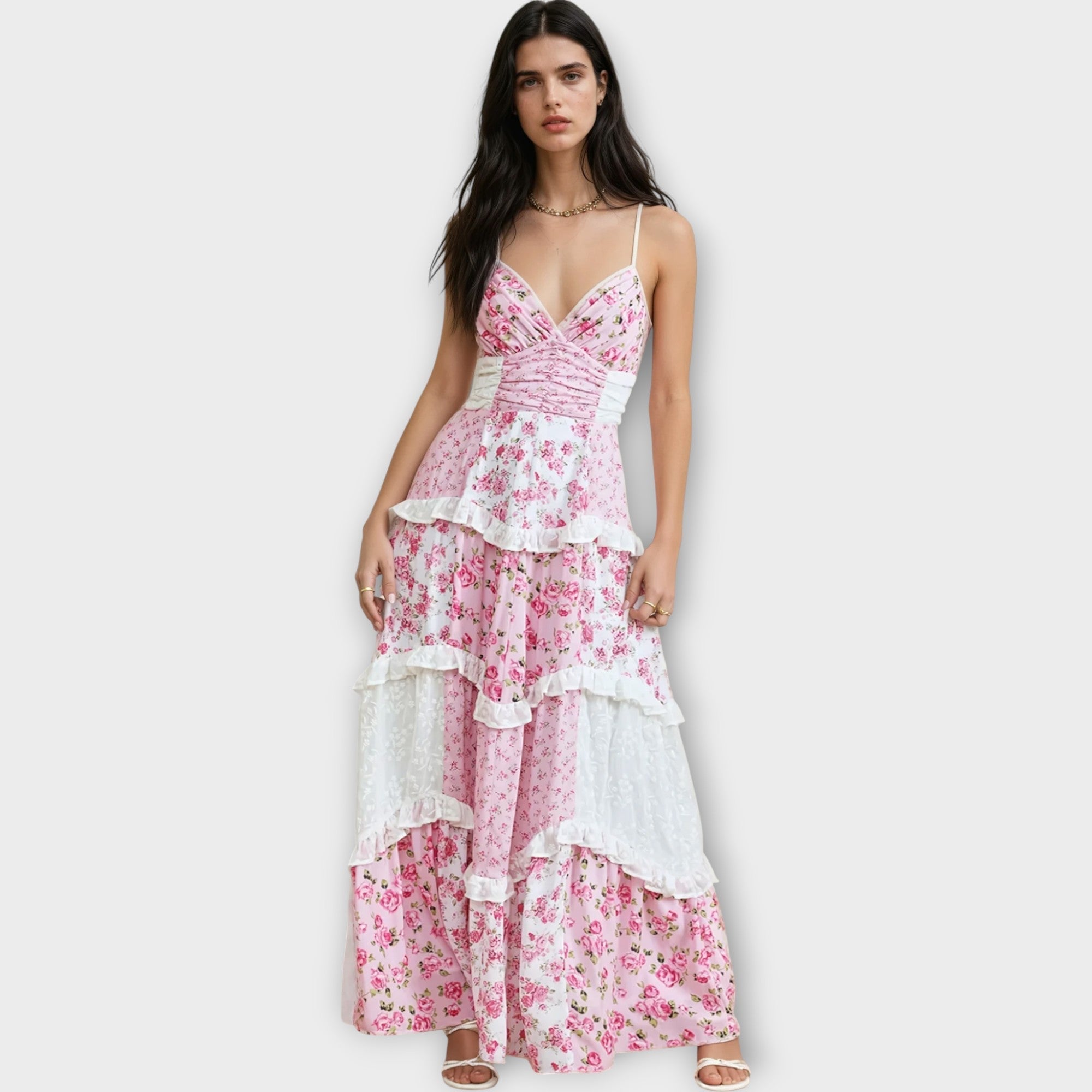 Dlouhé Šaty S Romantickými Detaily A Vzdušným Střihem