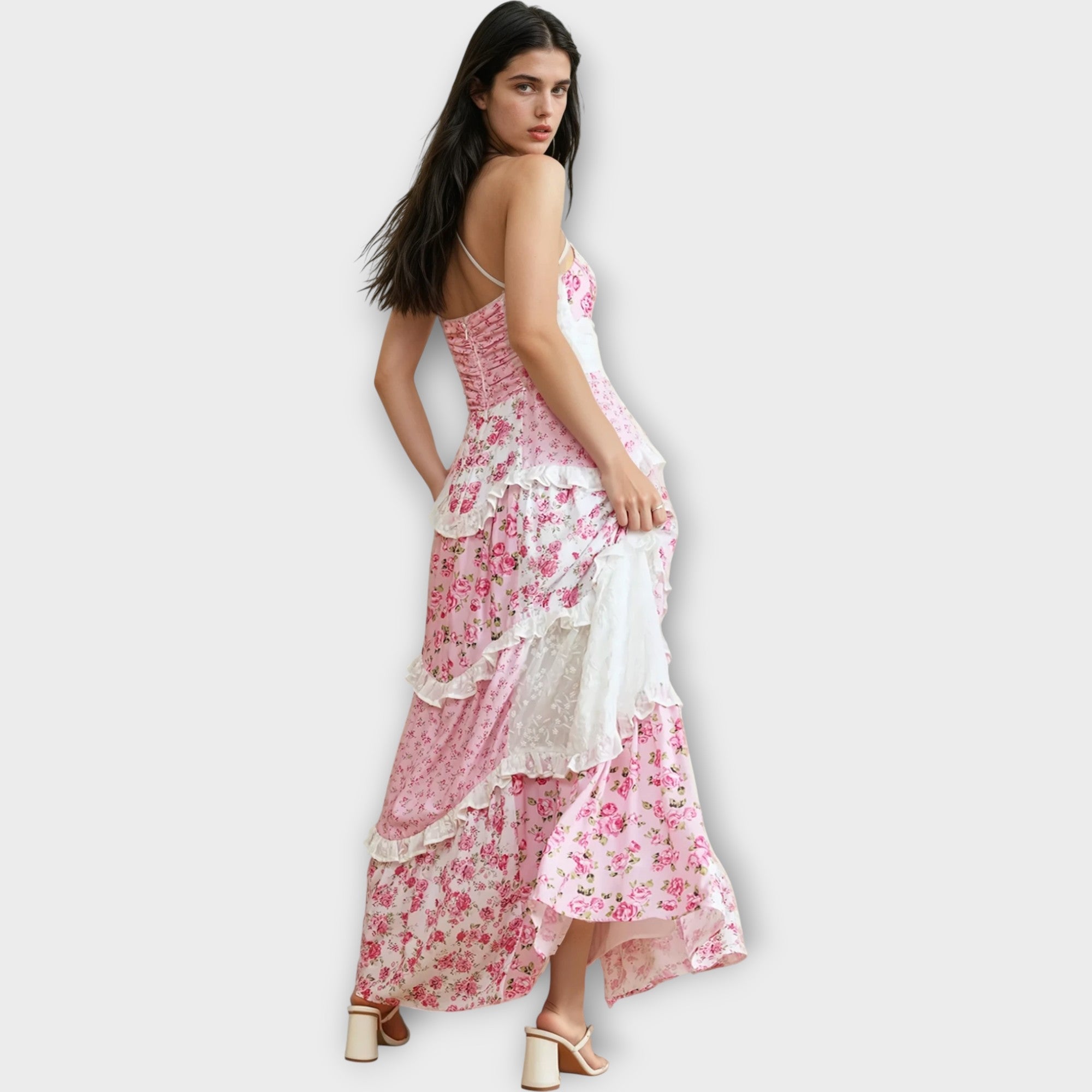 Dlouhé Šaty S Romantickými Detaily A Vzdušným Střihem