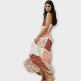 Dlouhé Šaty S Romantickými Detaily A Vzdušným Střihem