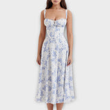 Elegantní Šaty S Romantickým Detailem A Lichotivým Střihem