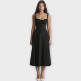 Elegantní Šaty S Romantickým Detailem A Lichotivým Střihem