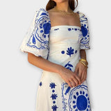 Elegantní Šaty s Čtvercovým Výstřihem a Balonovými Rukávy