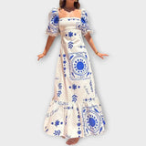 Elegantní Šaty s Čtvercovým Výstřihem a Balonovými Rukávy