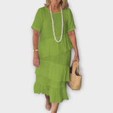 Elegantní Šaty S Ženskými Náznaky A Volným Střihem