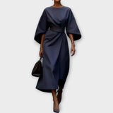 Impozantní Šaty s Elegantním Střihem a Netopýřími Rukávy